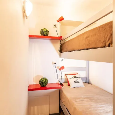 T2 Plein Sud Avec Jardin, Terrasse Et Parking, Proche Centre Et Telepherique - Fr-1-296-353 *